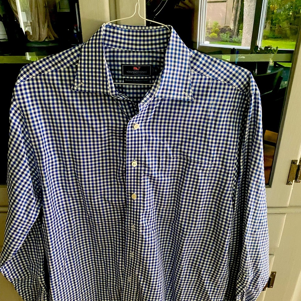 Vineyard Vines men’s button down shirt.